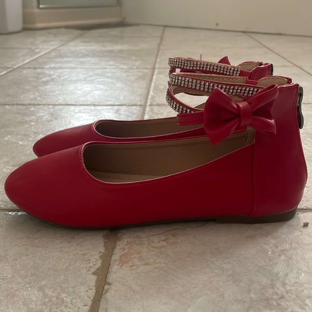 Cute, red little girls size 4 flats with blingy ankle straps